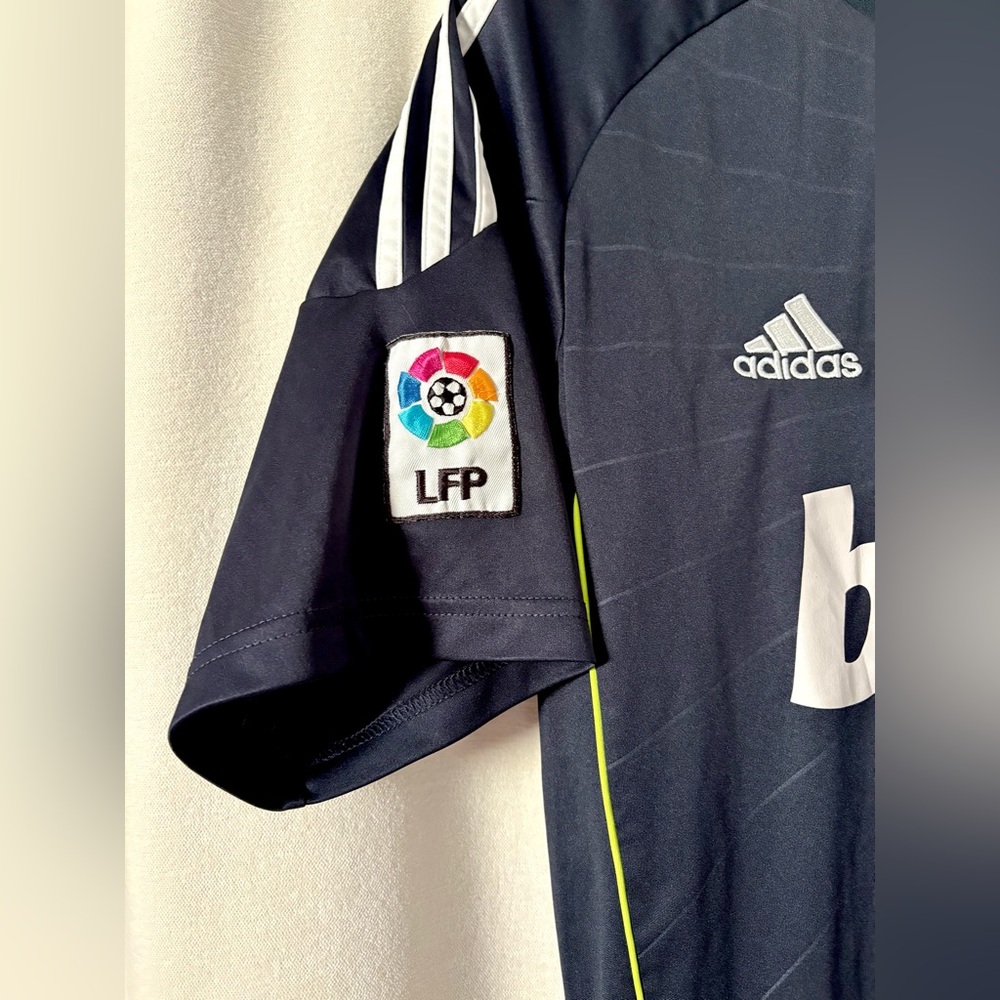 Real Madrid 2010/2011 Adidas Away Jersey size M - Picture 3 of 5